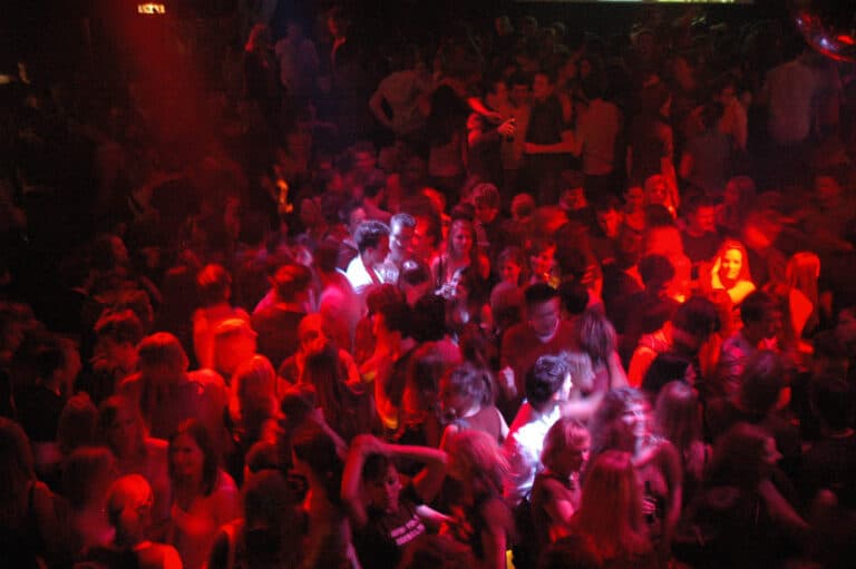 Clubsterben & Comebacks: Warum manche Nächte verschwinden – und andere plötzlich wieder voll sind